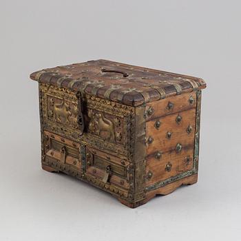 An Indian miniature chest with brass and iron, 19th/20th century.