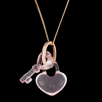 159. A rose quarts and brilliant cut diamond pendant, heart and key shaped, tot. 0.32 cts.