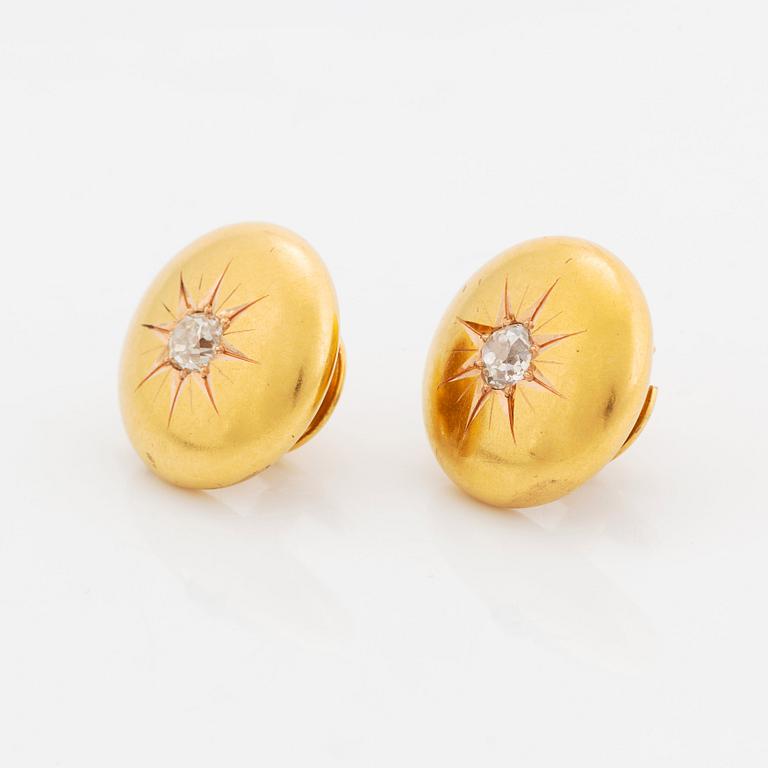 A pair of 18K gold cufflinks set with old-cut diamonds.