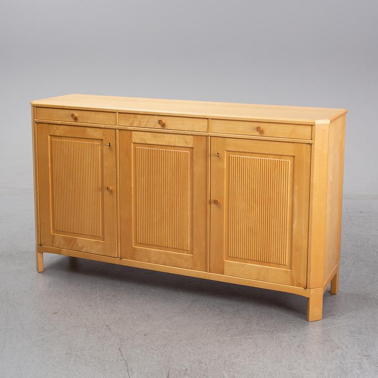 Carl Malmsten, sideboard, 1900-talets andra hälft Waggeryds möbelfabrik.