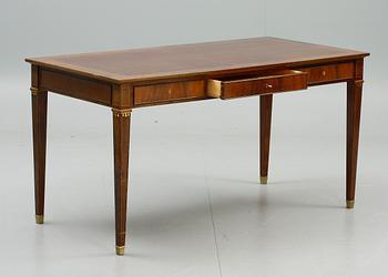 SKRIVBORD, gustaviansk stil. 1900-tal.