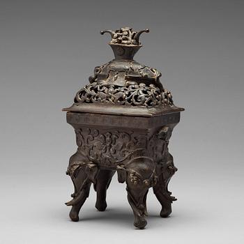 541. RÖKELSEKAR med LOCK, brons. Sen Qingdynasti, 1800-tal.