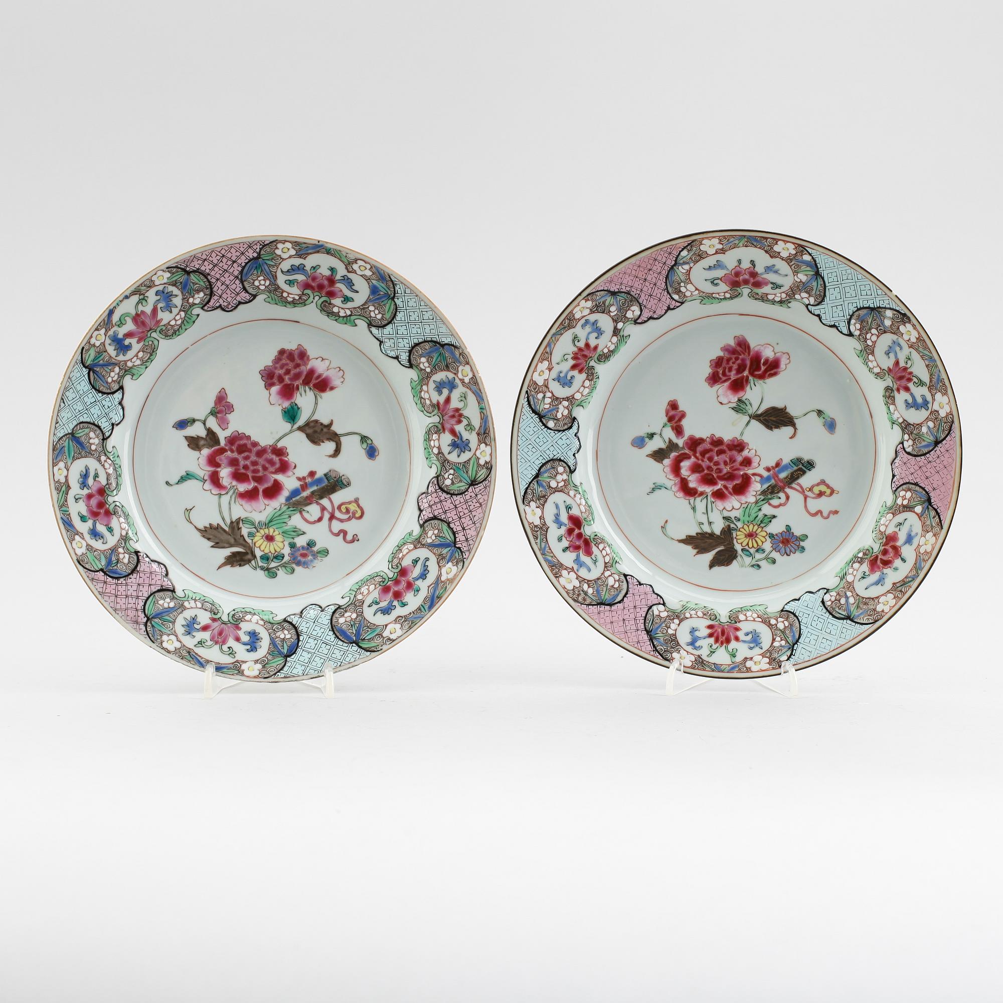 TALLRIKAR, 1 par, porslin, Kina, Qianlong 1793-1795.