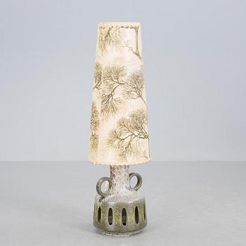 GOLVLAMPA, keramik, 1900-talets andra hälft.