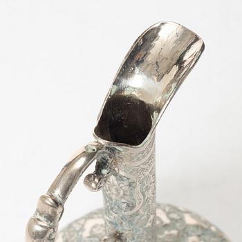 Kanna, silver, persisk, 1900-talest första hälft. Totalvikt 266 gam.