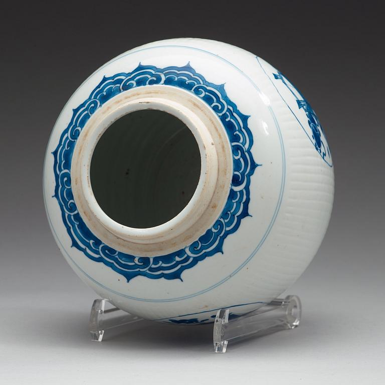 A blue and white jar, Qing dynasty, Kangxi (1662-1722).