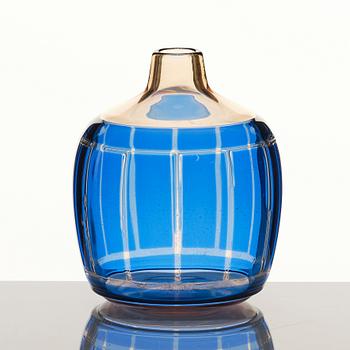 Sven Palmqvist, a 'Ravenna' glass vase, Orrefors 1964.