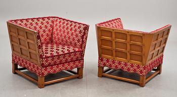 FÅTÖLJER, ett par. Möjligen Gärsnäs, 1900-talets första hälft.