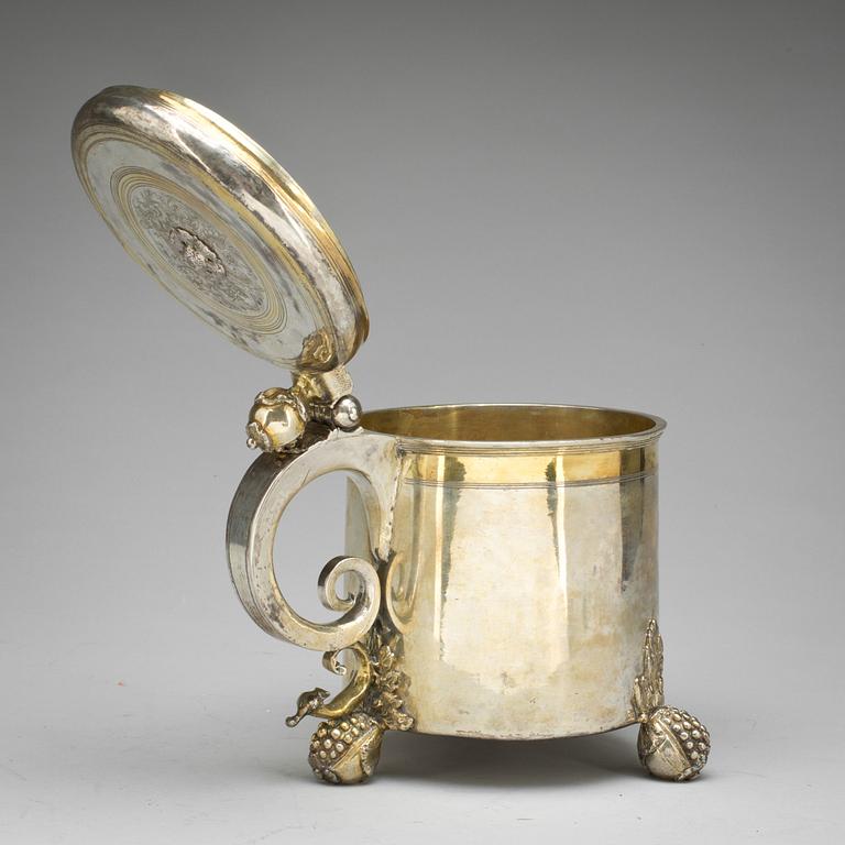 A Baltic early 18th century parcel-gilt tankard, marks possibly of Franz Johann Dreyer, Reval (1664-1714).