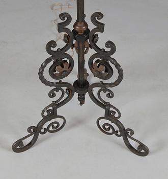 GOLVLAMPA, omkring år 1900.