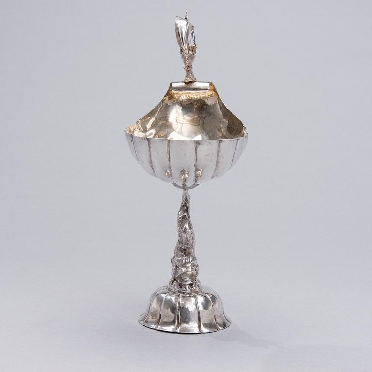 SNÄCKPOKAL PÅ FOT, silver, Tyskland 1900-talets mitt, vikt 324 g.