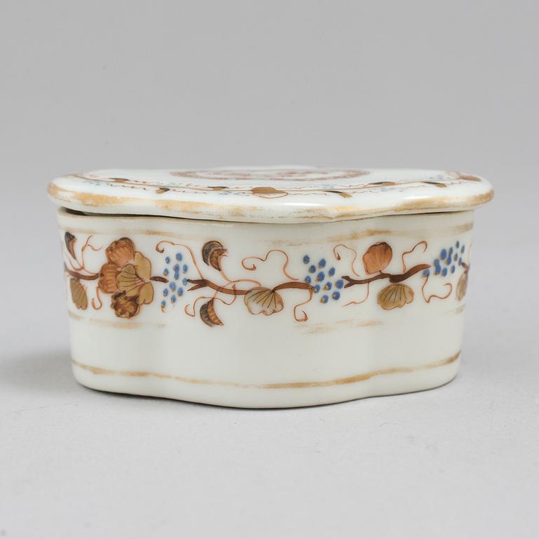 An export snuff box with cover, Qing dynasty, Jiaqing (1796-1820).