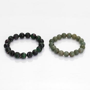 Halsband och 2 st armband, jadeit, odlade pärlor och rubinzoisit.