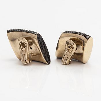 Vhernier, A pair of 18k gold "Fibula" earrings with black diamonds ca. 8.86 ct in total. Milano.