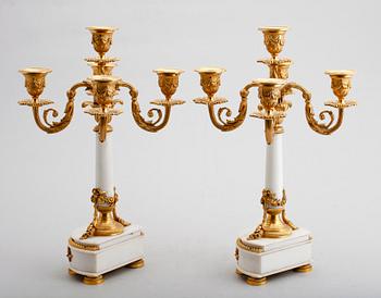 KANDELABRAR, 1 par, gustaviansk stil, 1900-talets första hälft.