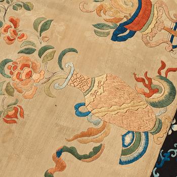 PARTI TEXTILIER, broderat siden. Qing dynastin.