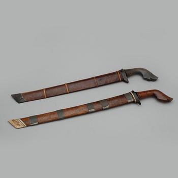 DOLK samt KLEWANGER, 4 st, Indonesien, 1900-talets början.