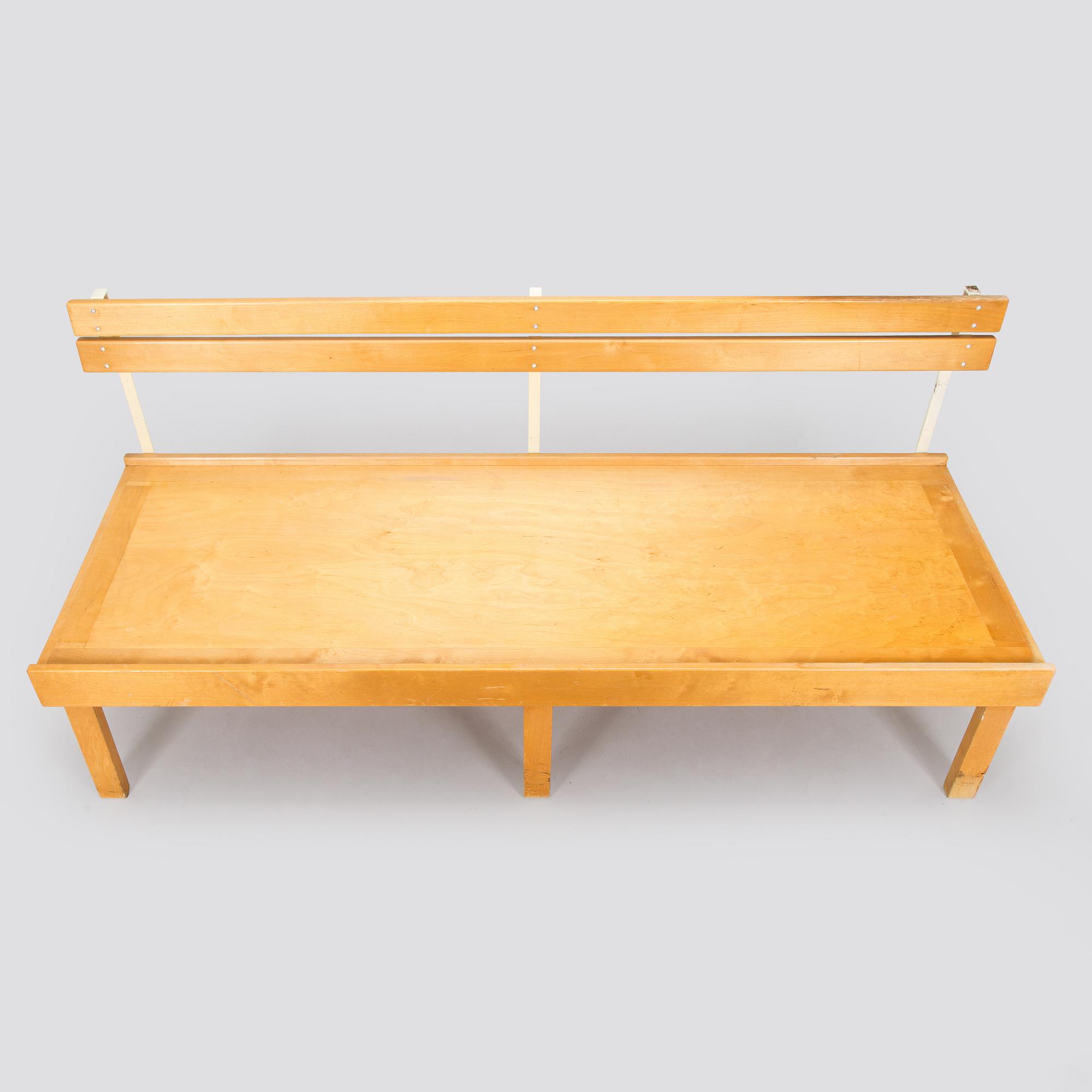 Soffbänk, modell E1295, design Arteks ritkontor, för O.Y Huonekalu-ja Rakennustyötehdas A.B. 1957.