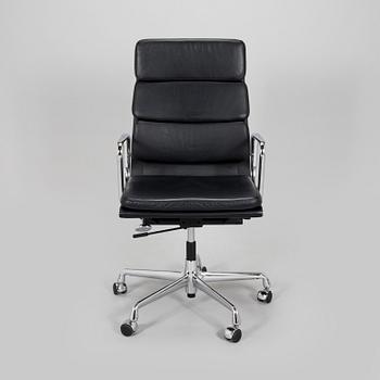 Charles & Ray Eames, A 21st Century "Soft Pad Chair EA 219, high backrest" office chair, Vitra.