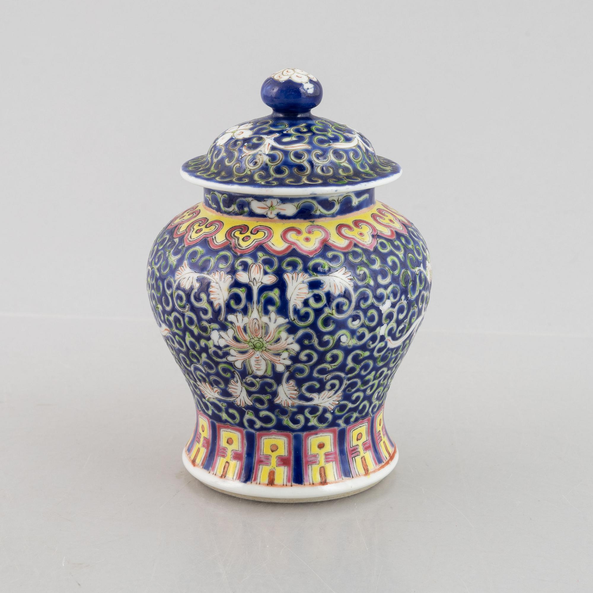 A famille rose vase, Qing dynasty, 19th century, also a jar with cover 20th century.