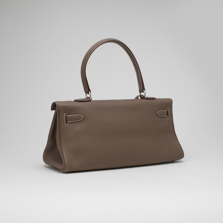 HERMÈS, a Clemence bullcalf "JPG Shoulder Kelly" in the colour "Etoupe".