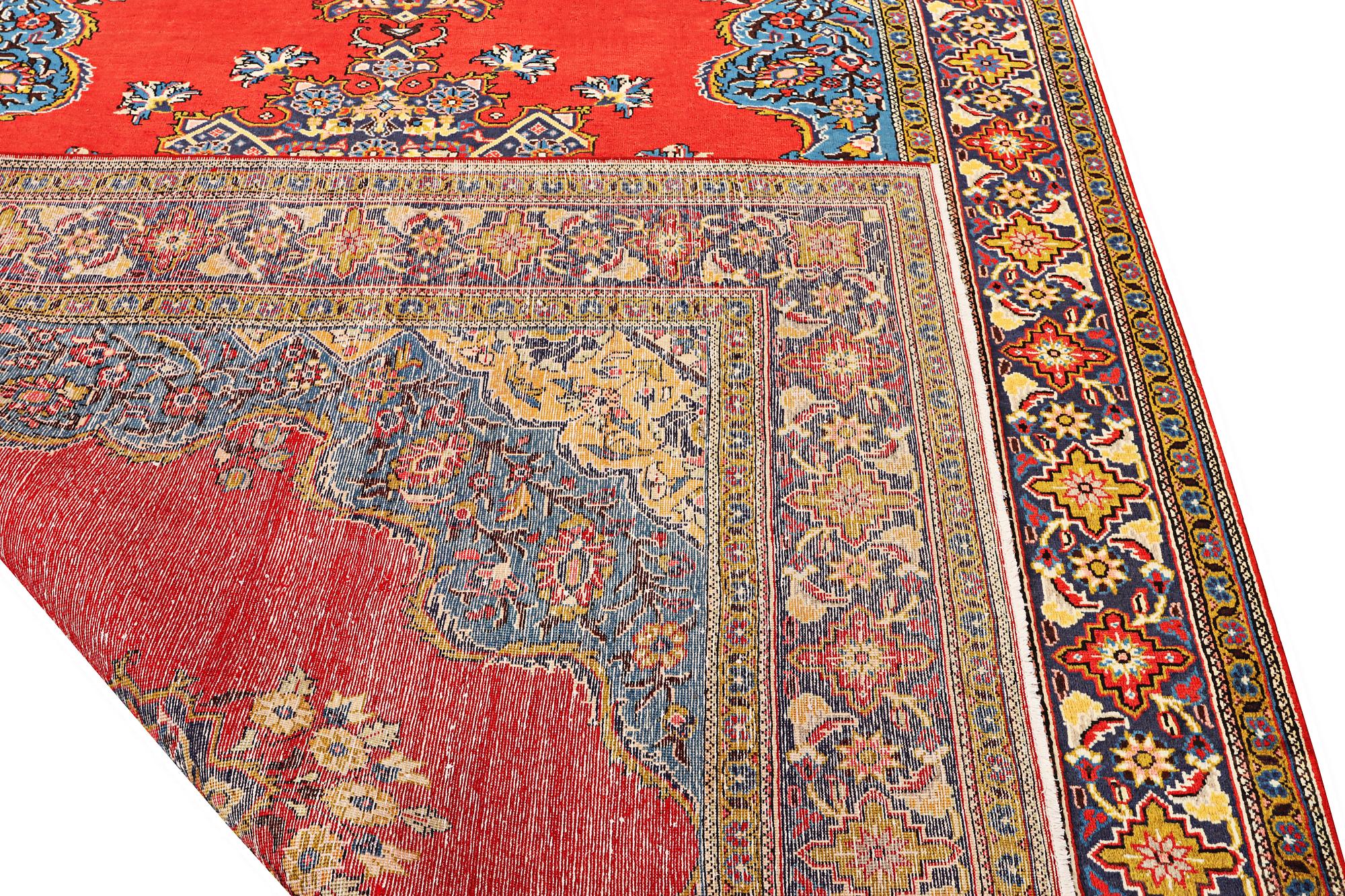 A Sarouk carpet, a. 323 x 217 cm.
