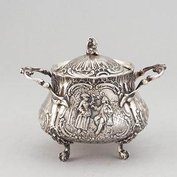 A german rococo-style silver coffee- and tea set, Weinranck & Schmidt, Hanau, circa 1900.