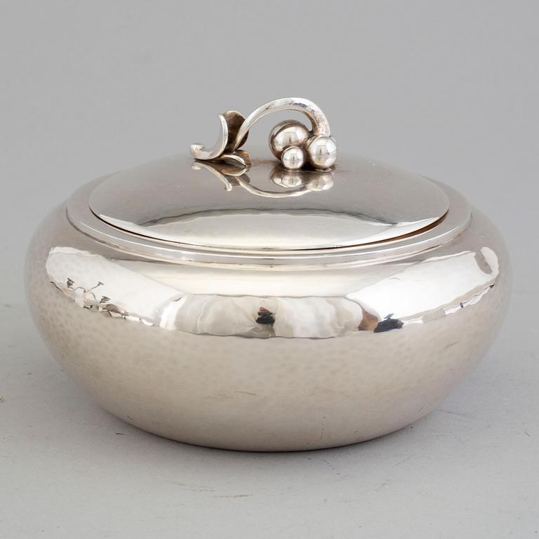 HARALD NIELSEN, a sterling silver lidded sugar bowl, model 875, Georg Jensen, Copenhagen, 1933-1944.