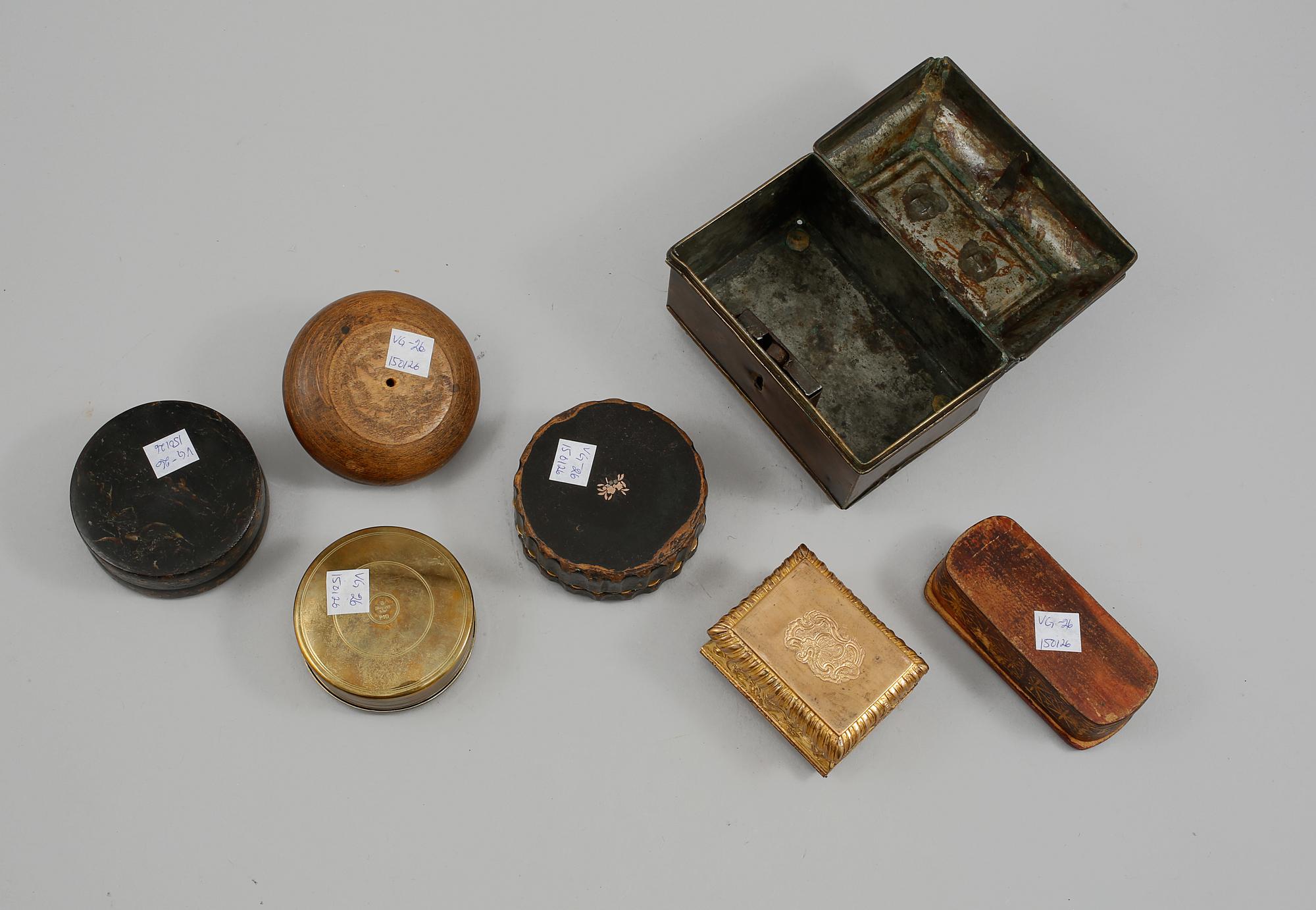 DOSOR, 6 st samt SKRIN, 1800/1900-tal.