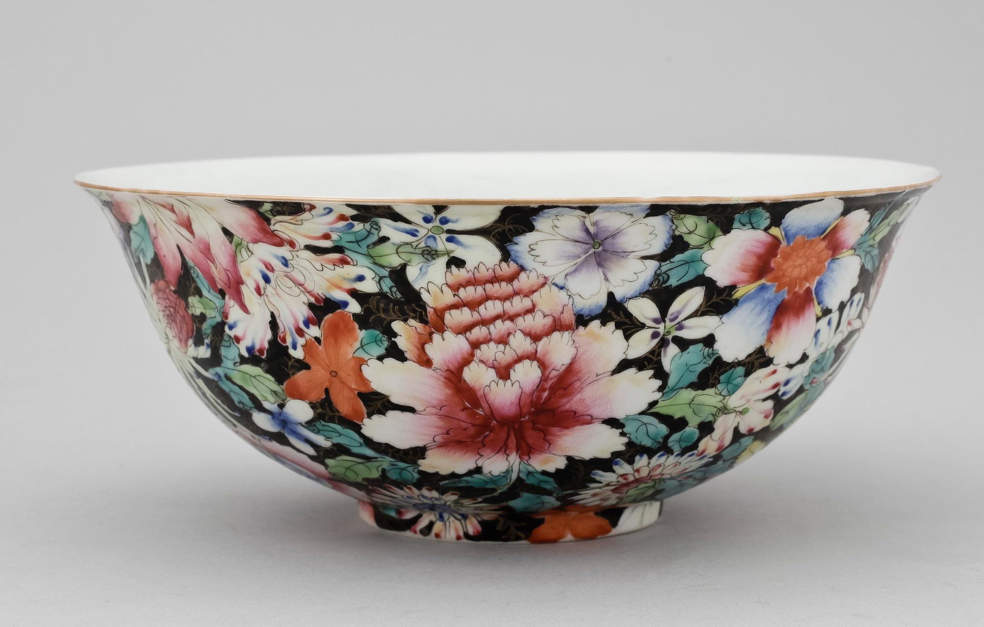 SKÅL, porslin, Qianlong, Kina, 1700-tal. Undertill märkt.