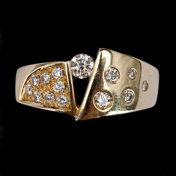 RING, guld 14K, briljantslipade diamater. Finska kontrollstämplar 1996. Vikt tot. 5,6 g.