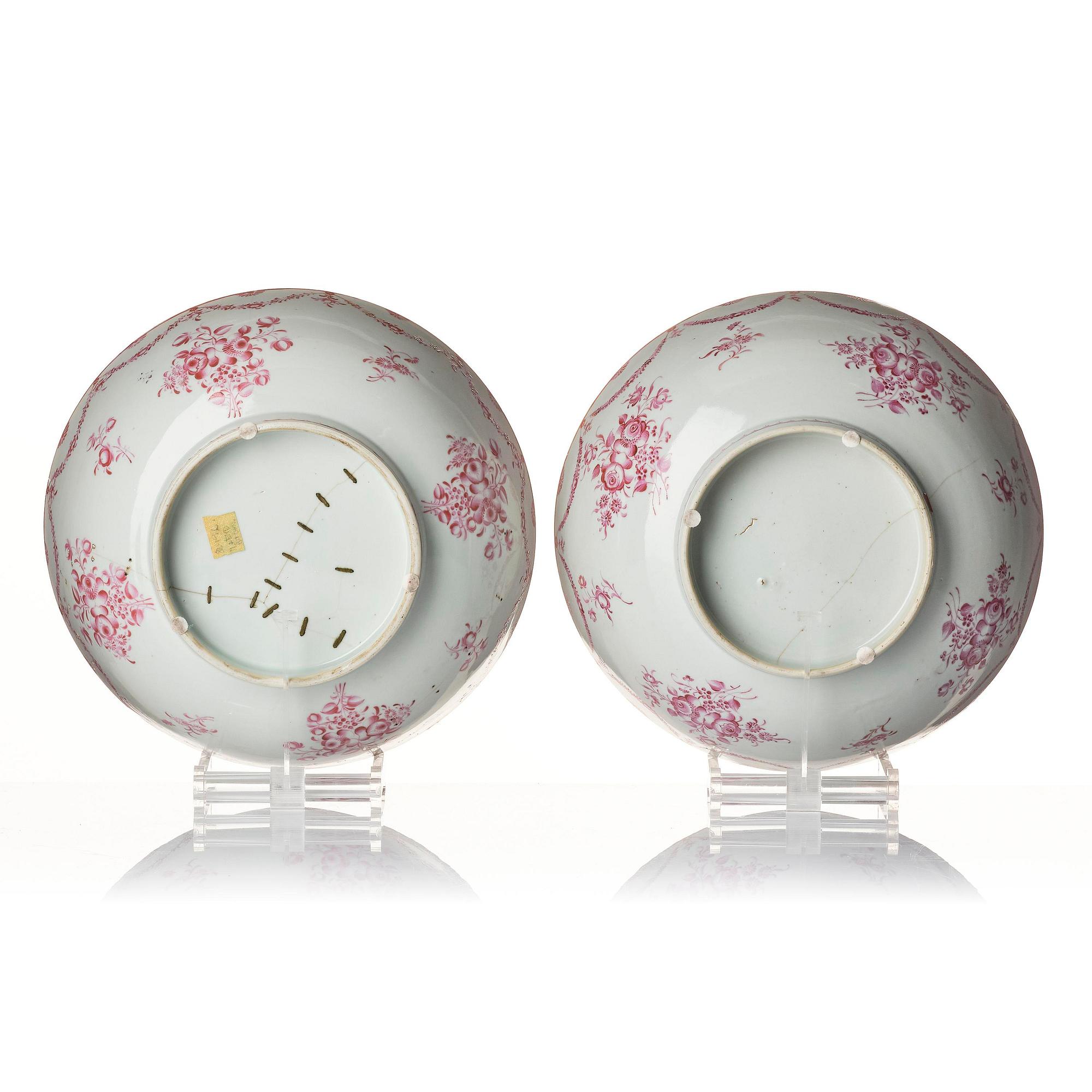 A pair of 'purpur camaieu' decorated punch bowls, Qing dynasty, Qianlong (1736-95).