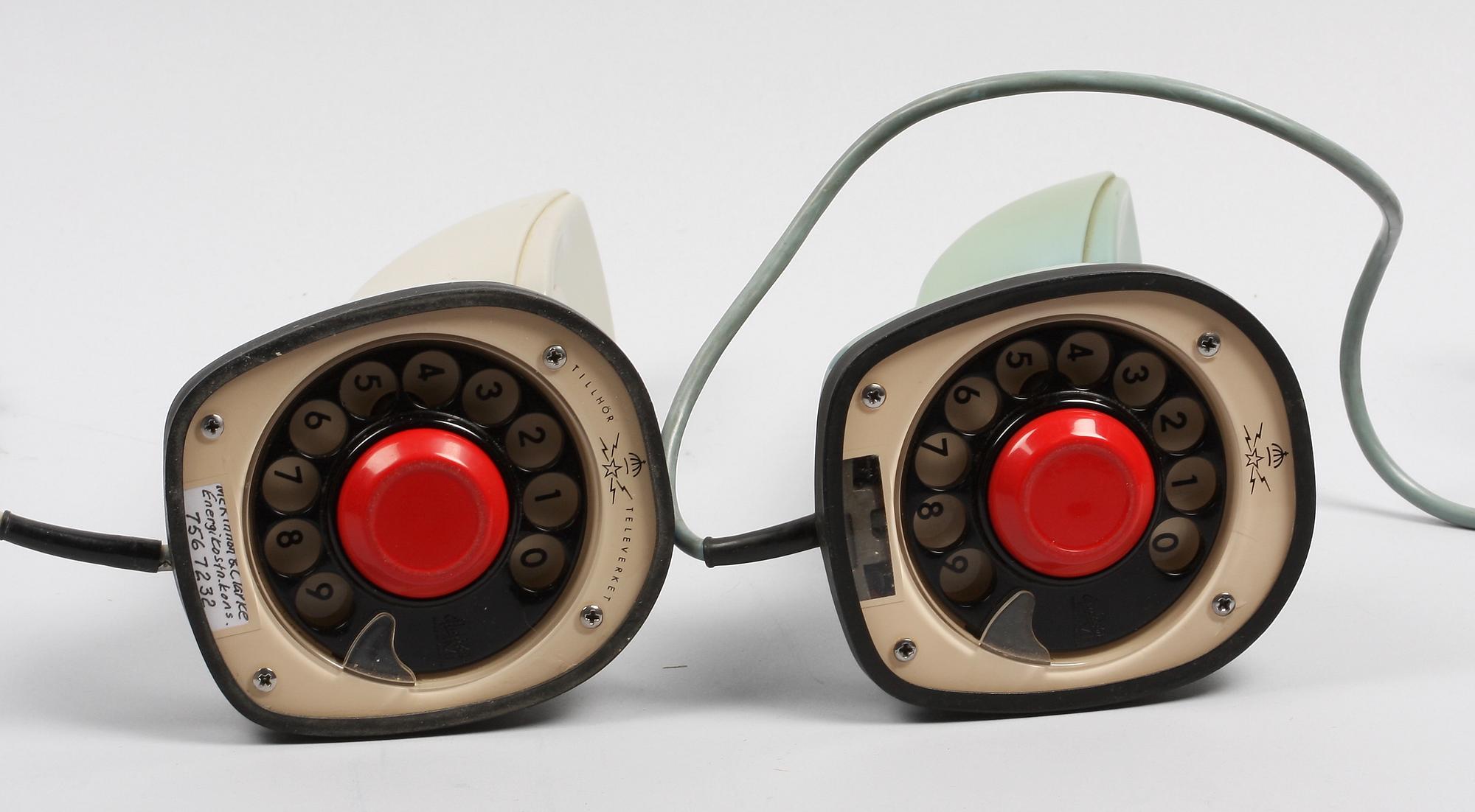 TELEFON. "Ericofonen", s.k. Kobra. Formgiven av Blomberg, Lysell och Thames 1953-1954.