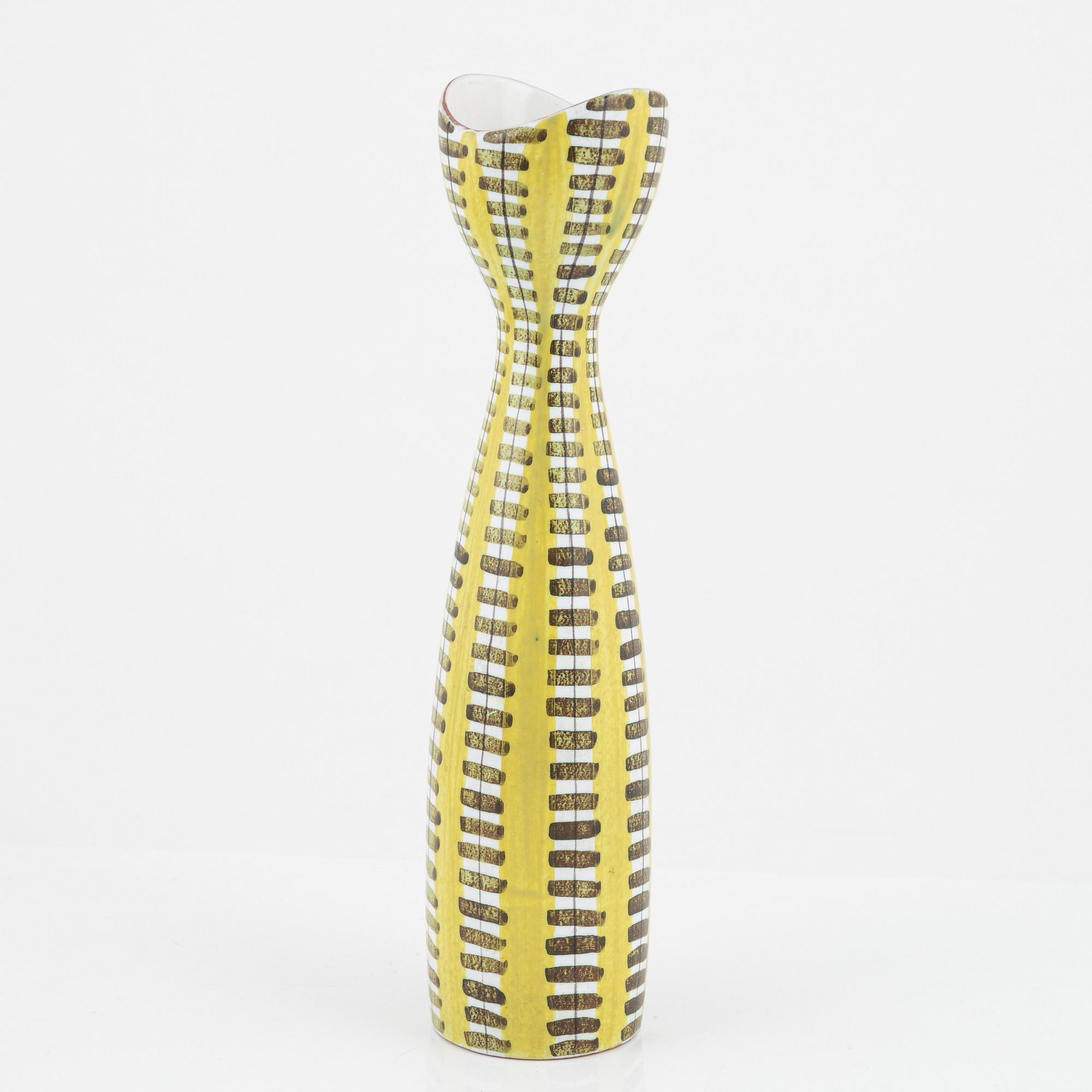 Stig Lindberg, vas, stengods, Gustavsberg och vas samt fat, fajans, Gustavsbergs studio.