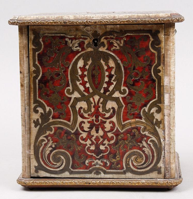 CIGARRSKRIN, Boullestil, troligen Frankrike, 1800-talets andra hälft.