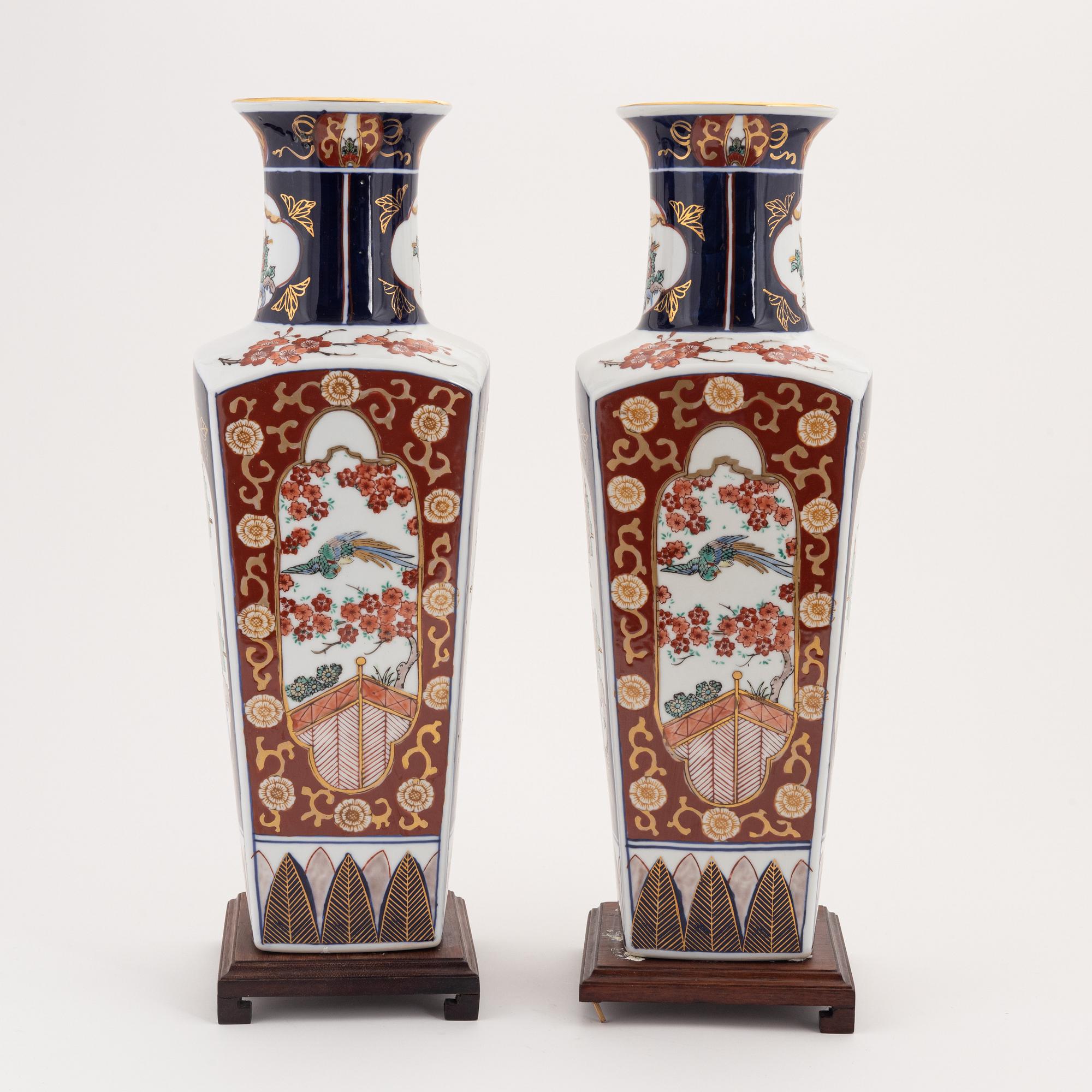 Vaser, ett par, porslin, imari, Japan, 1900-talets senare del.