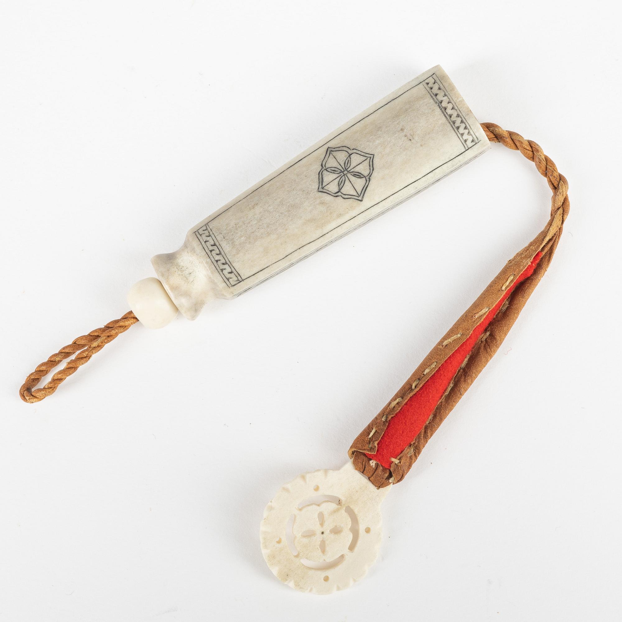 A reindeer horn needle container by Hendrik Juuso, signed.