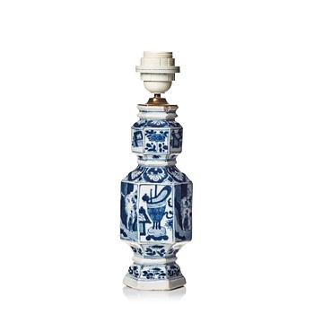 597. A blue and white vase, Qing dynasty, Kangxi (1662-1722).