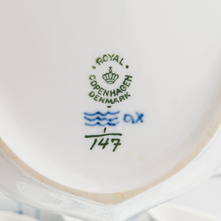 Ruoka-astiasto,  93 osaa, "Musselmalet", Royal Copenhagen, Tanska 1958-66.