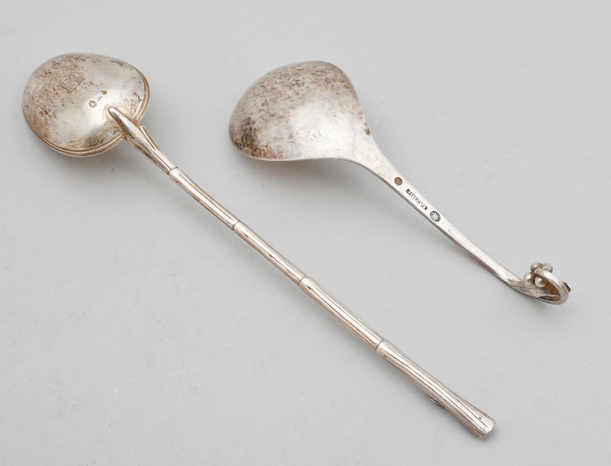 SKEDAR, 2 st, silver, 1913 och 1927, Danmark. Vikt ca 106 g.