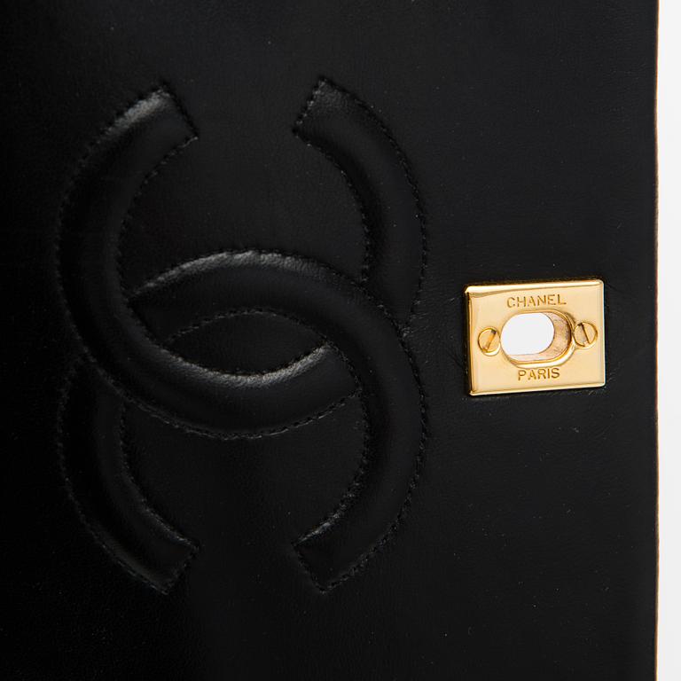 CHANEL, "Single Full Flap Bag", LAUKKU.