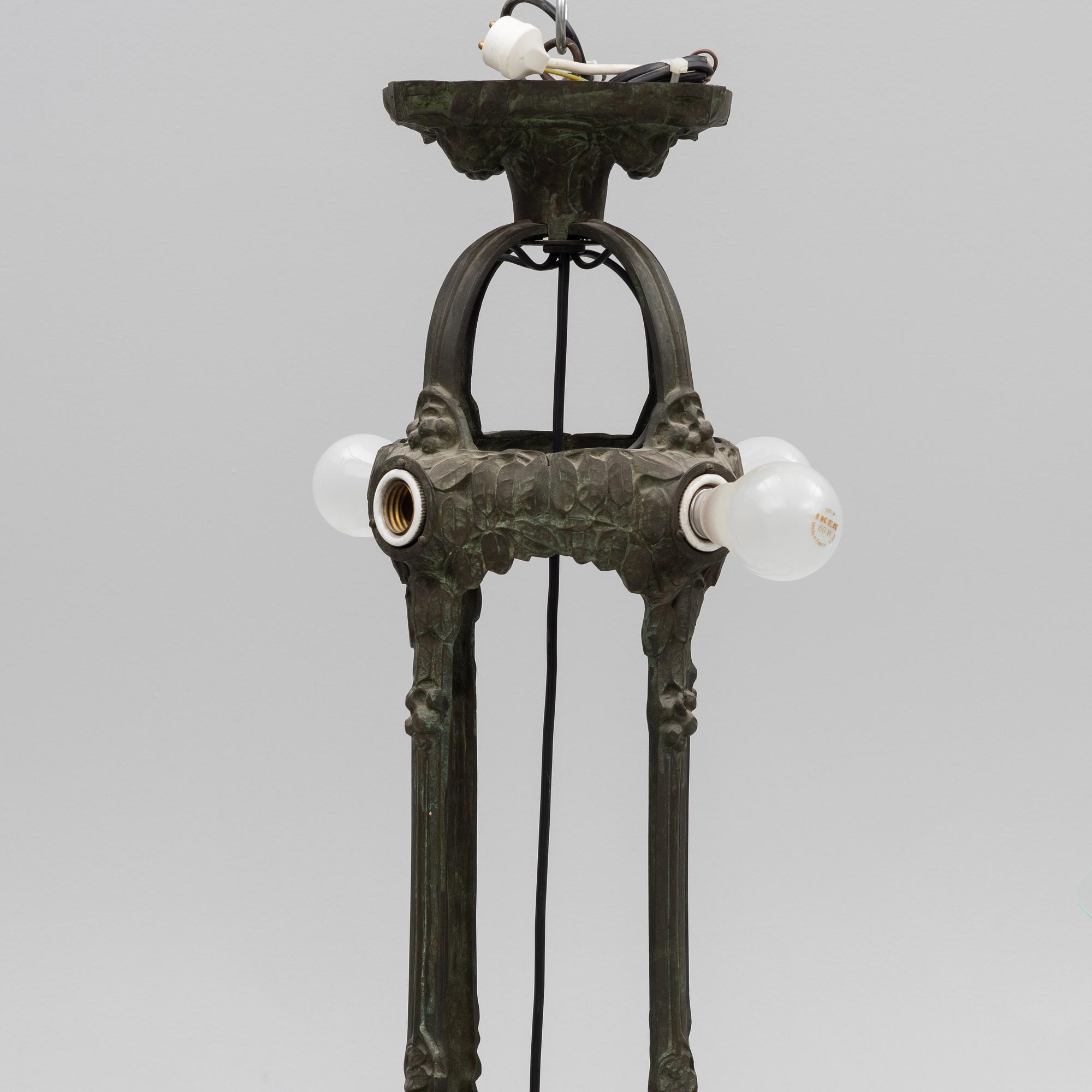 Taklampa, jugend, 1900-talets början, tillskriven Alice Nordin för Böhlmarks.