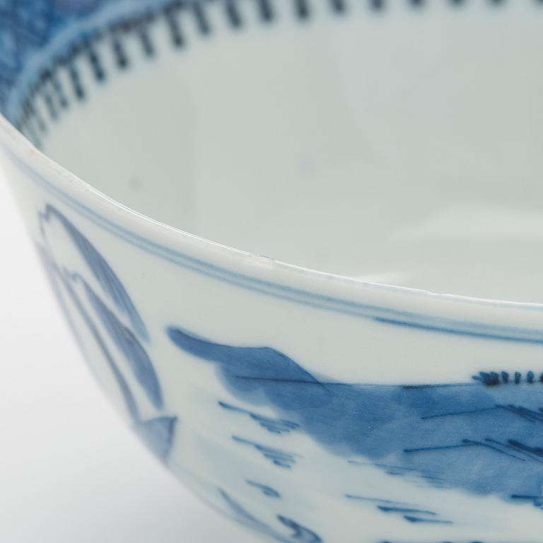 A large blue and white porcelain dish and a bowl. China, late Qing dynasty.