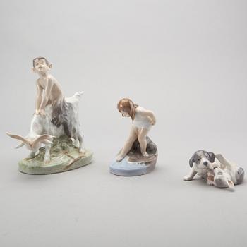 FIGURINER 3 st Royal Copenhagen varav en signerad porslin Danmark 1900-talets andra hälft.