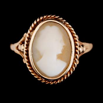RINGAR, 2 st, 14K/18K, med kamé och turkos. Total vikt ca 7 g.
