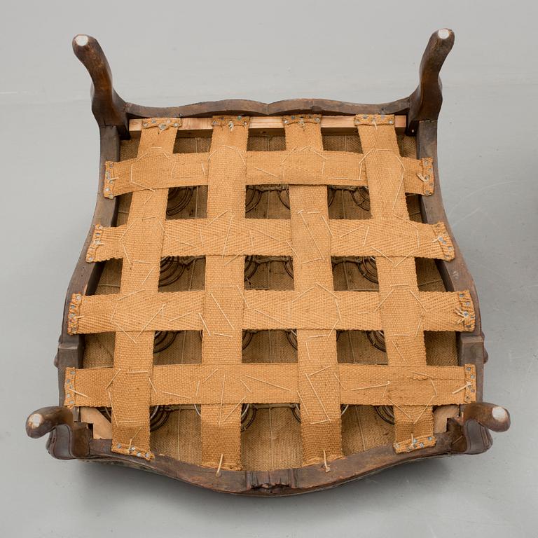 FÅTÖLJER, ett par, rokokostil. 1800-tal.