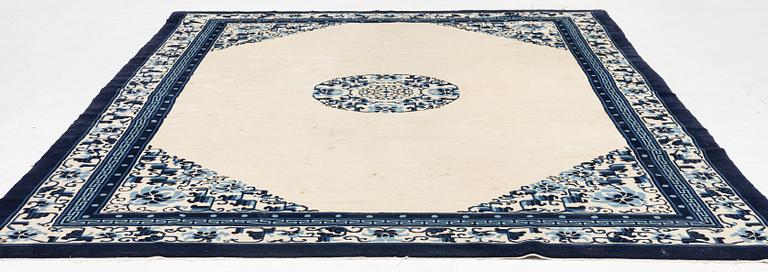 Matta, semiantik/old Kina, ca 320 x 232 cm.