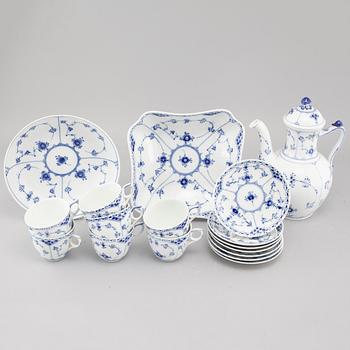 Ten pieces of porcelain tableware from Royal Copenhagen, model "Musselmalet", 20th century.