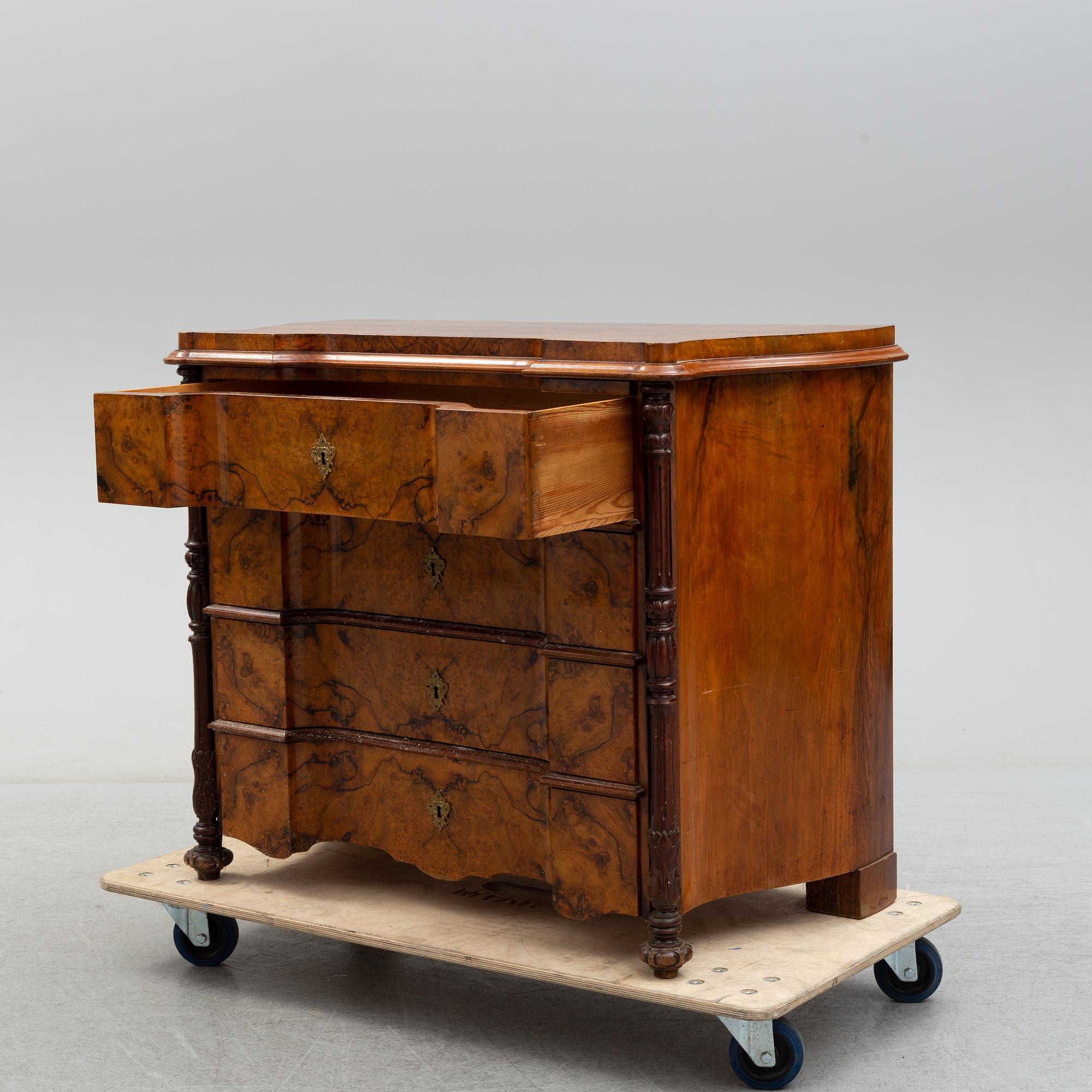 A CHEST OF DRAWERS, late 19th century.
