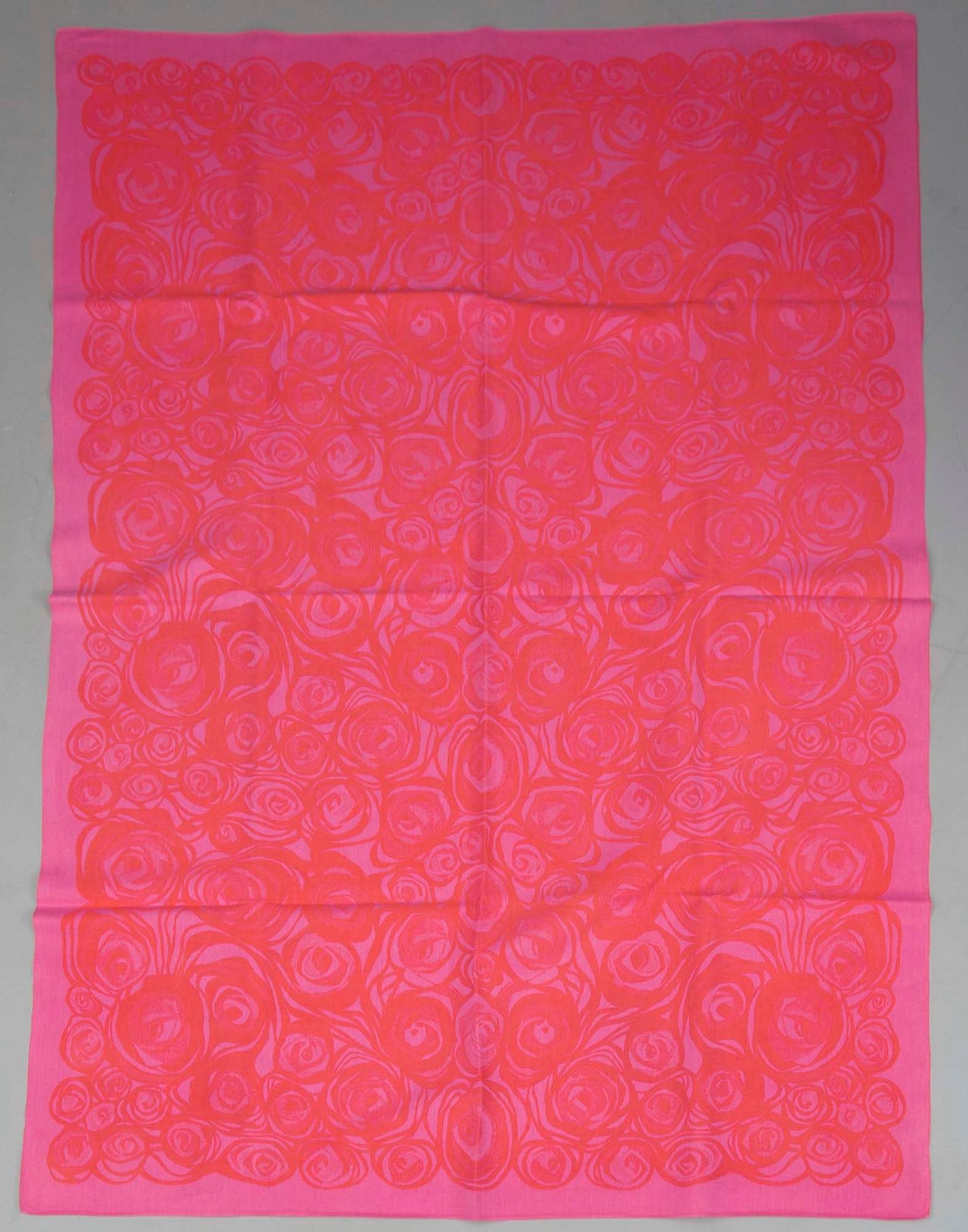 BORDDUKAR, 2 st, linnedamast, "Primavera" M.Metsovaara och "Timber" Dora Jung, Tampella, 1900-talets senare hälft.